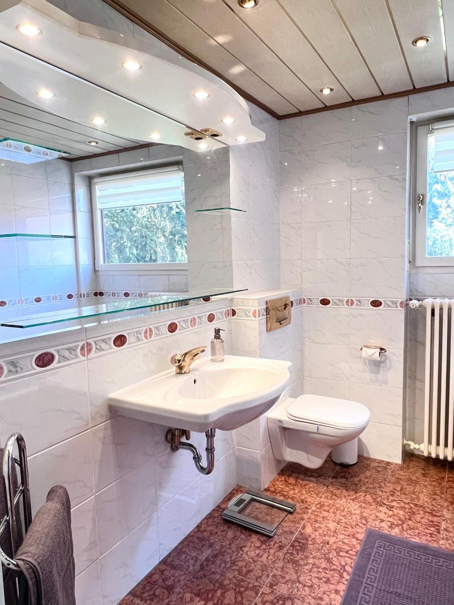 Privates Ferienhaus Mit Pool & Whirlpool Zentral In Bad Dürkheim Buitenkant foto