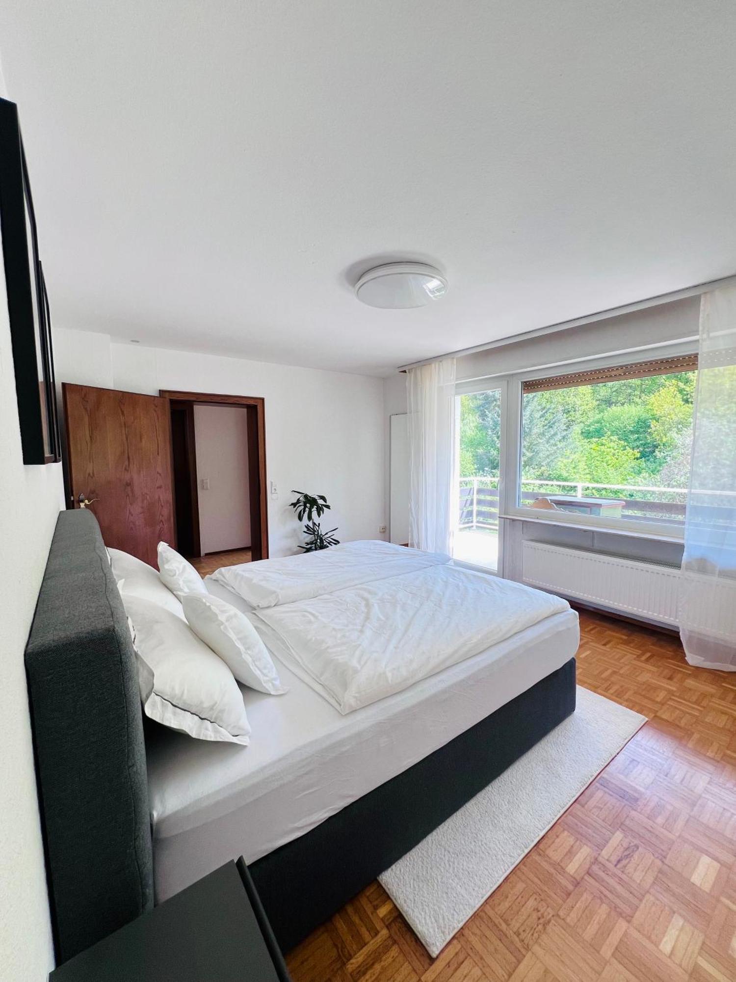 Privates Ferienhaus Mit Pool & Whirlpool Zentral In Bad Dürkheim Buitenkant foto